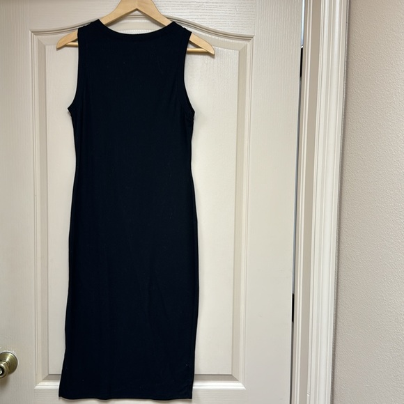 Ribbed knit material dress with one side pleat. - Picture 3 of 4